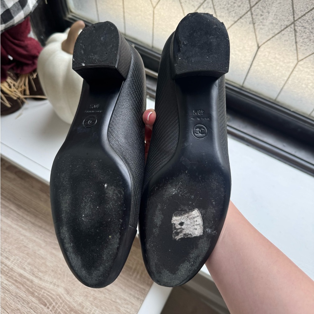 CHANEL cap toe black pumps - Picture 4 of 16